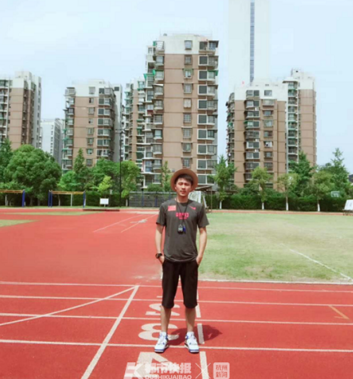 有人清晨出发，穿越大半个杭城，这个暑假，为什么还有老师几乎天天要到学校上班？