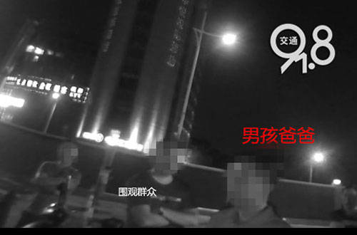 早晨起床杜爹带你吼两吼(杭州一13岁男孩哭着报警：“求你们管管我爸……”)