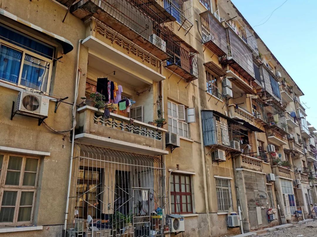 【世纪宏达】八十年代建成的预制板商品房成危房了吗?楼房还能住多久?