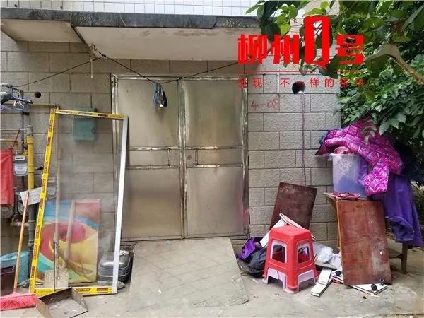 柳州10岁男孩上学路上被狗狂追,摔伤膝盖走路困难!狗主人说...