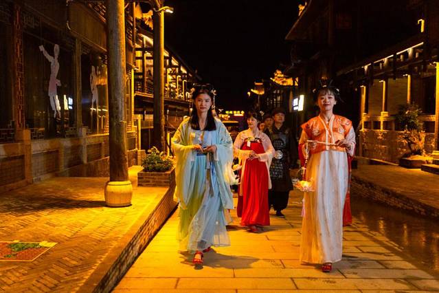 重庆旅游攻略4日游路线安排(重庆周末旅游攻略2日游)