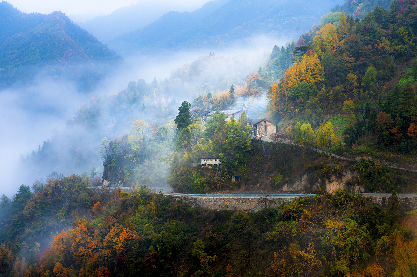 重庆城口:深秋五彩大巴山