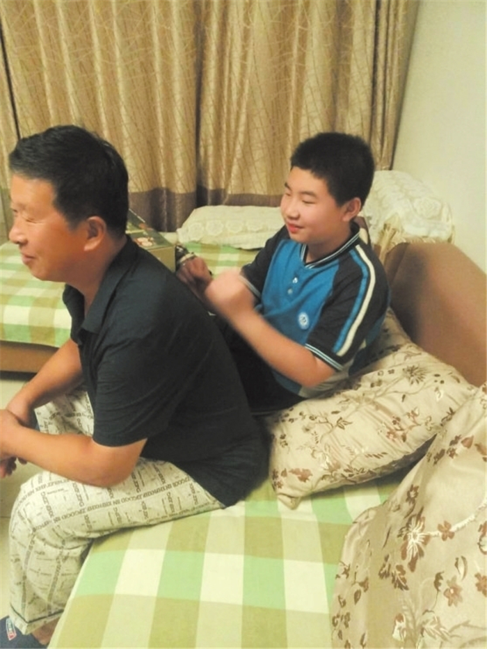 武邑宏达实验学校国庆假期开展感恩教育活动