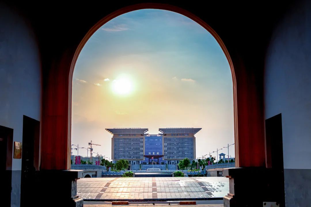 广西师范大学，有点牛