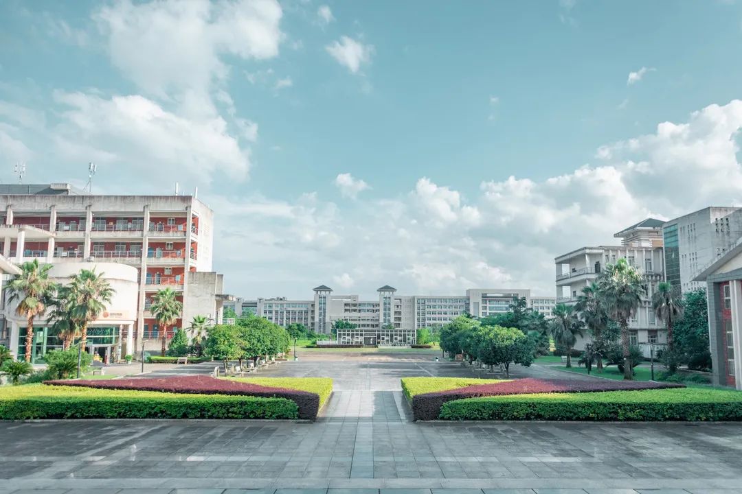 广西师范大学，有点牛