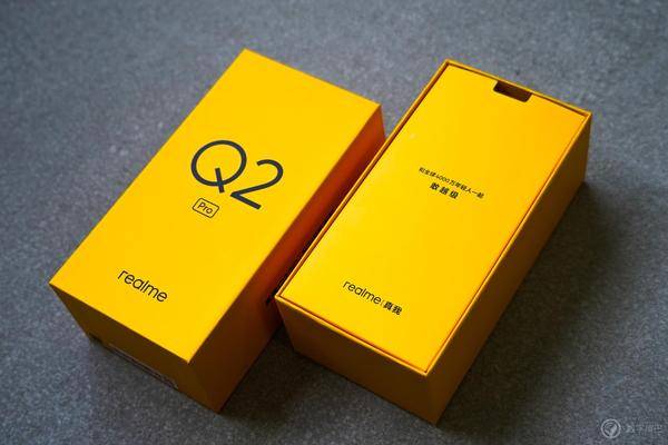 realme Q2 Pro 开箱：千元素皮，好看的性价比之选