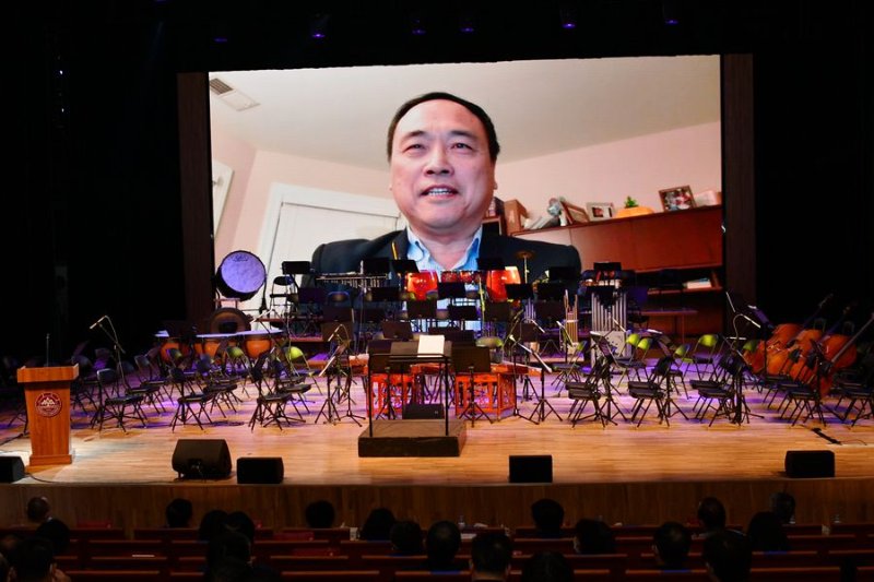 山大趵突泉校区梦迪音乐厅启用，系医学80级校友王晨捐建
