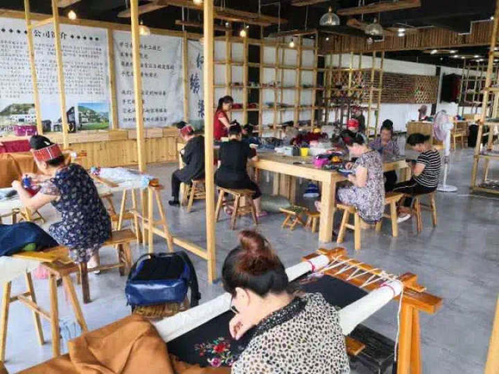 贵州省施秉县冰洞村“小刘”：感念临安，圆我大学梦，让母亲有了收入……