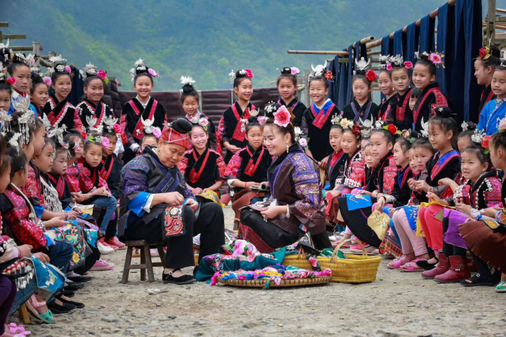 贵州省施秉县冰洞村“小刘”：感念临安，圆我大学梦，让母亲有了收入……