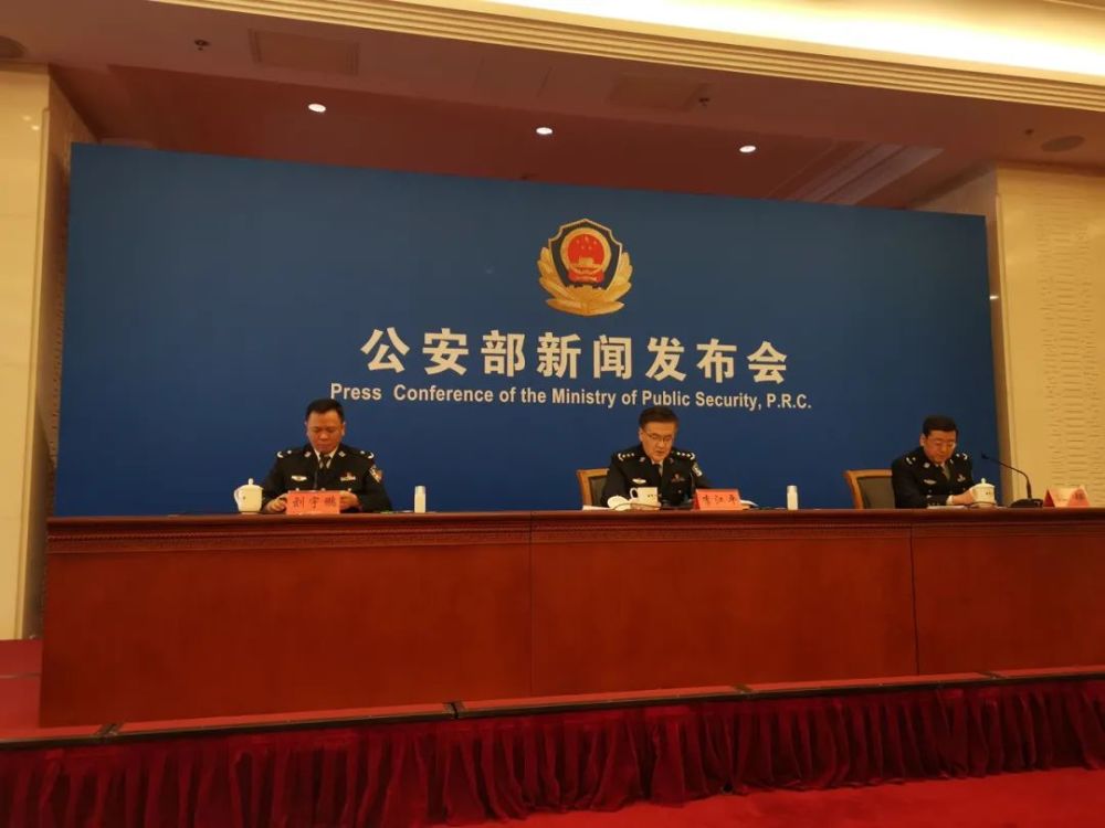 马上评｜70岁可申领驾照，老年人也有诗和远方
