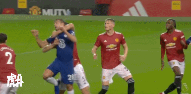 第42分钟,拉什福德突破禁区内倒地,裁判听取var意见后表示不是点球.