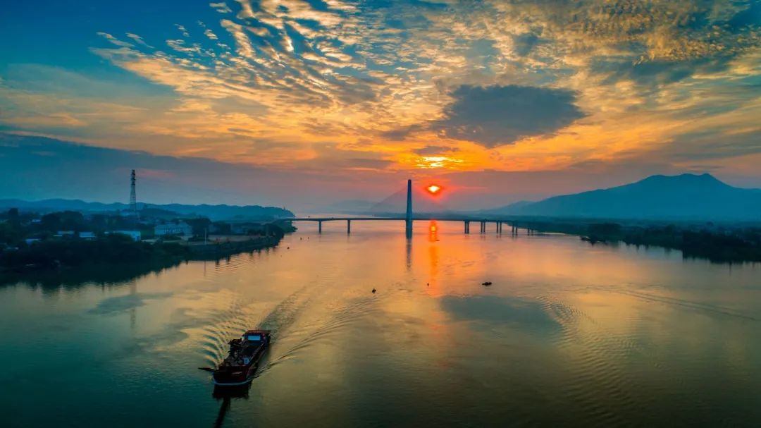 河南河北的河、四川的川、上海的海、广东广西的广都是什么？