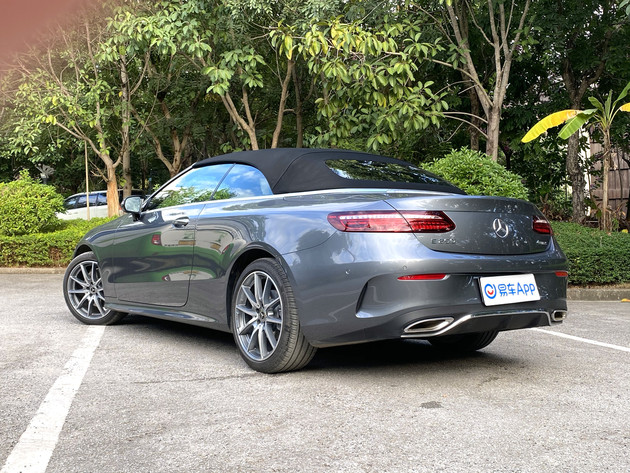 新款奔驰E级轿跑/敞篷车型正式上市 售价52.48万元起
