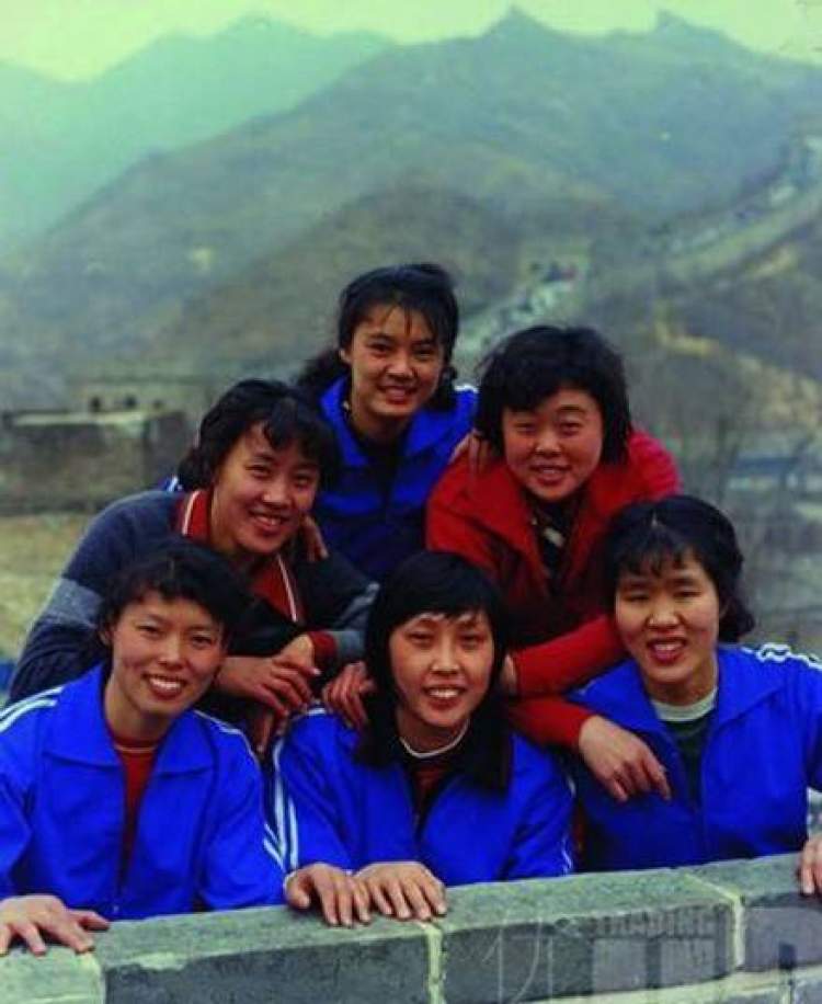 在那届世界杯上,中国女排主教练袁伟民获得最佳教练员奖,孙晋芳获得