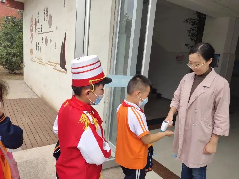 砥砺前行写华章，继往开来谱新篇——石臼小学2020年年终总结