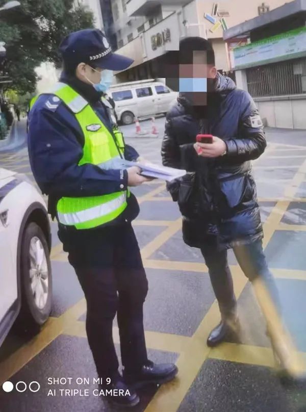 贷款1万，先交1万5？
