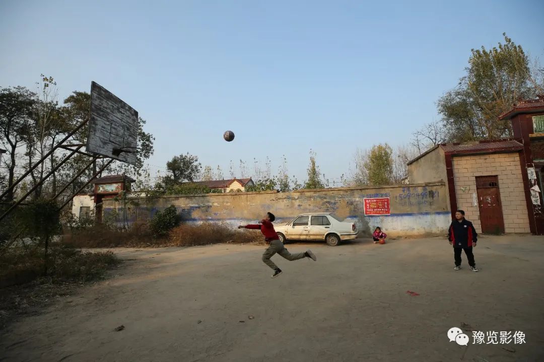 古都开封的鸡毛蒜皮——赵文建 | 影像纪年2020（18）