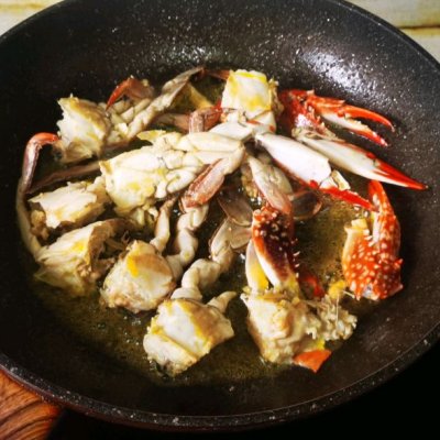 香辣蟹的做法与步骤，家庭制作香辣蟹的方法家常香辣蟹的做法