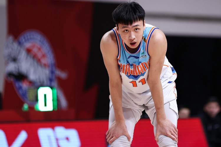 cba哪个球员脸上很多痘痘(齐麟：有机会肯定想挑战NBA 在CBA最想跟丁彦雨航1v1)