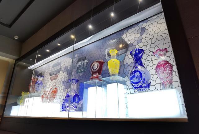 重庆特产传说（443） | 北碚玻璃器皿成型刻花工艺，让玻璃美得不要不要的