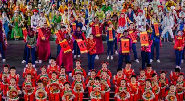 新春怎么闹？大年初一来2021《合唱春晚》一起合唱