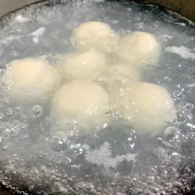 菜馅汤圆怎么做（美味的菠菜蛋皮馅咸汤圆教程）