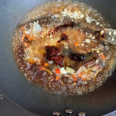 紅燒鯽魚的做法圖解,紅燒鯽魚的做法?