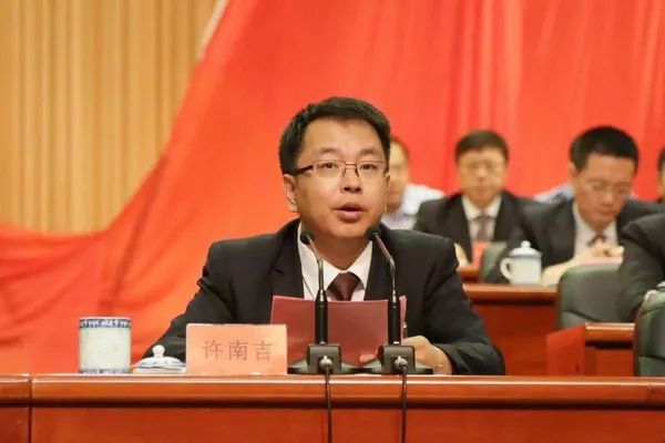 “75后”许南吉主政“红都”赣州，前任已升副部