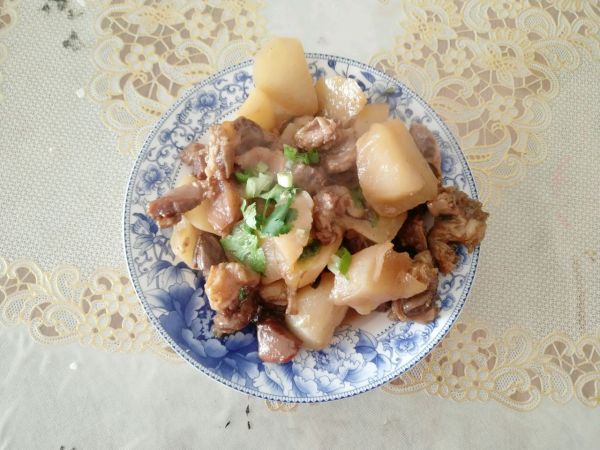 萝卜炖牛腩怎么做（白萝卜炖牛楠的正宗做法）