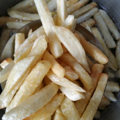 炸土豆条怎么做（十分钟快手菜香酥炸土豆条）