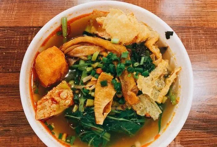 南宁最销魂的30家螺蛳粉店，一天一碗，一个月不重样！