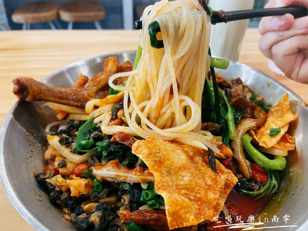 南宁最销魂的30家螺蛳粉店，一天一碗，一个月不重样！
