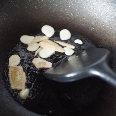 #憋在家里吃什么#广式腊肠和它这样炒着吃，味道超赞