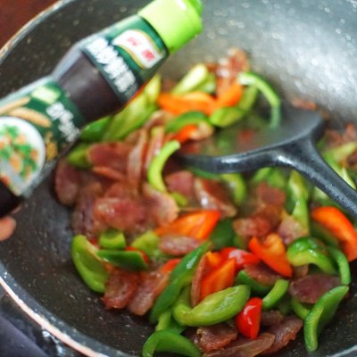 #憋在家里吃什么#广式腊肠和它这样炒着吃，味道超赞