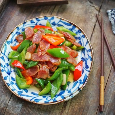 #憋在家里吃什么#广式腊肠和它这样炒着吃，味道超赞