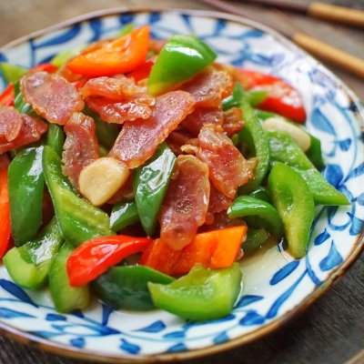 #憋在家里吃什么#广式腊肠和它这样炒着吃，味道超赞
