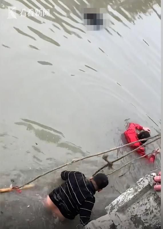 河边传来呼救声！送单途中，俩小哥“联手”救起15岁女孩