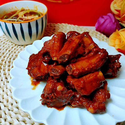 酱排骨的做法(教你在家做让人回味无穷的酱香排骨)