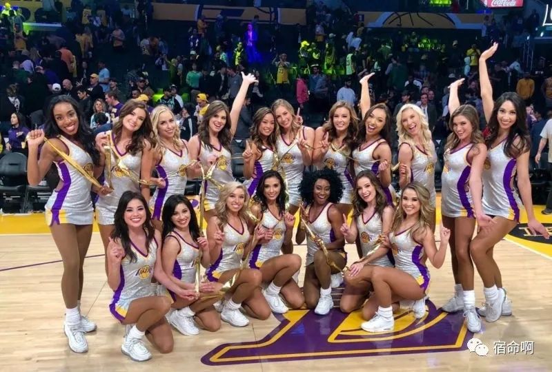 湖人啦啦队(LakerGirls～湖人啦啦队是NBA最受欢迎的啦啦队之一)