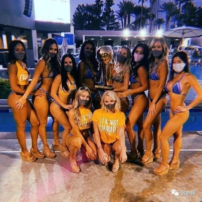 湖人啦啦队(LakerGirls～湖人啦啦队是NBA最受欢迎的啦啦队之一)