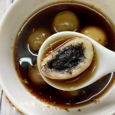 这道黑芝麻流沙汤圆，分分钟光盘