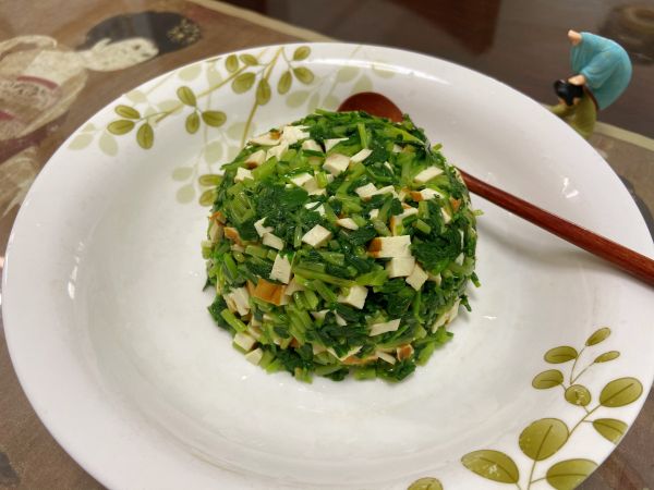 香干马兰头（大人小孩都爱吃马兰头拌香干）