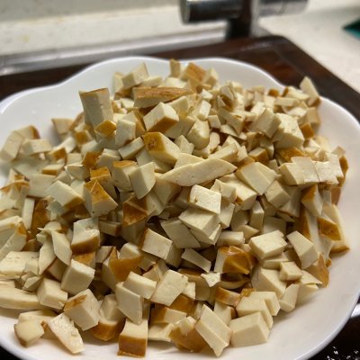 香干马兰头（大人小孩都爱吃马兰头拌香干）