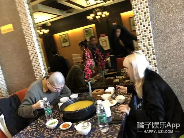 还以为他俩早分了？