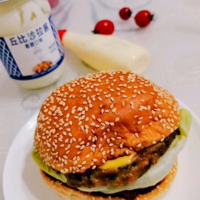 芝士汉堡怎么做（超级简单的芝士牛肉汉堡教程）