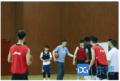 为什么cba就52轮了(CBA·前线数据│连续第三个赛季、历史第十四次问鼎常规赛冠军，宏远男篮续写更高成就)