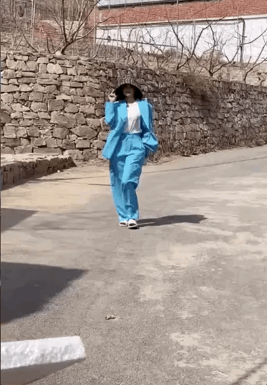 佟麗婭的黃，舒淇的藍，這屆西服很難帶