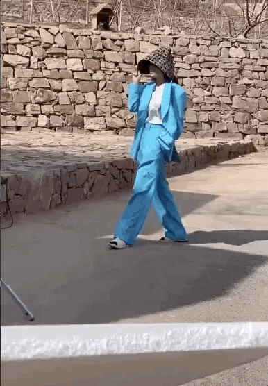 佟麗婭的黃，舒淇的藍，這屆西服很難帶