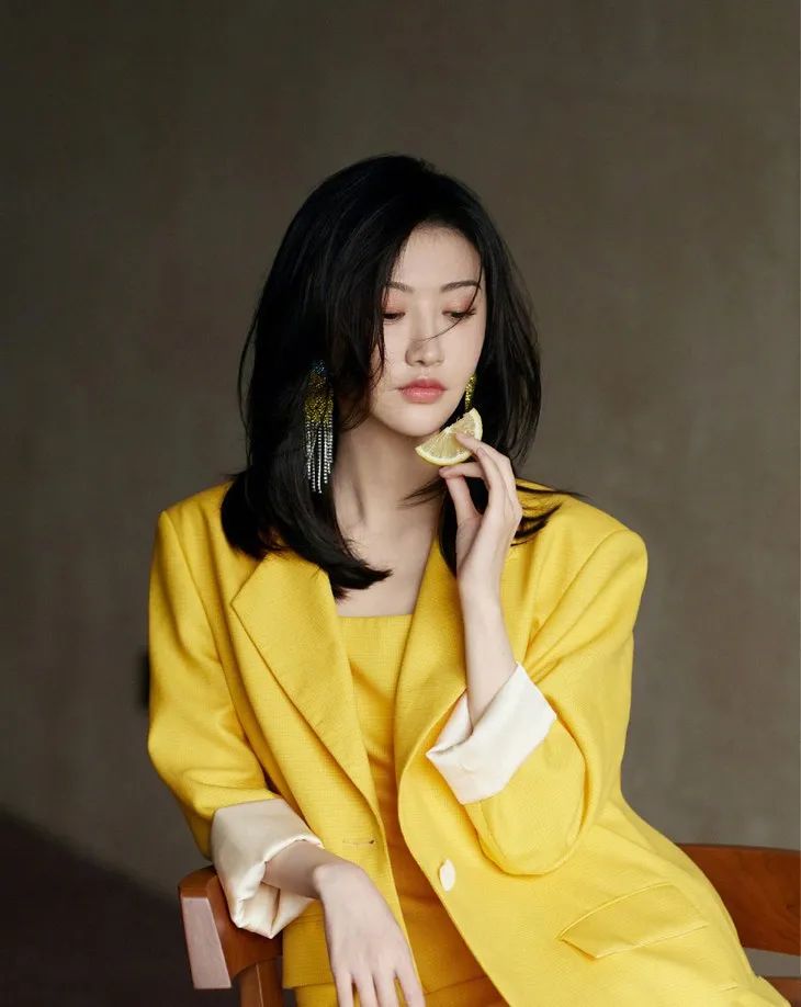 佟麗婭的黃，舒淇的藍，這屆西服很難帶