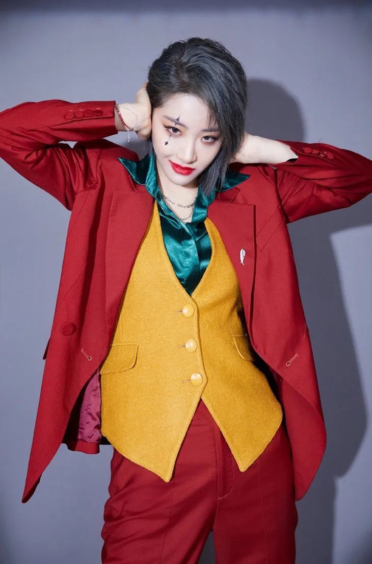 佟麗婭的黃，舒淇的藍，這屆西服很難帶